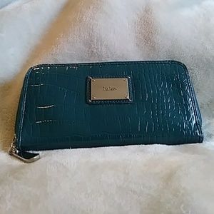 Zipper closure wallet